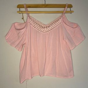 Selling this beautiful shirts, very good condition ✨